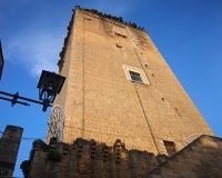 torre-federiciana-cielo-azzurro-giorno-leverano