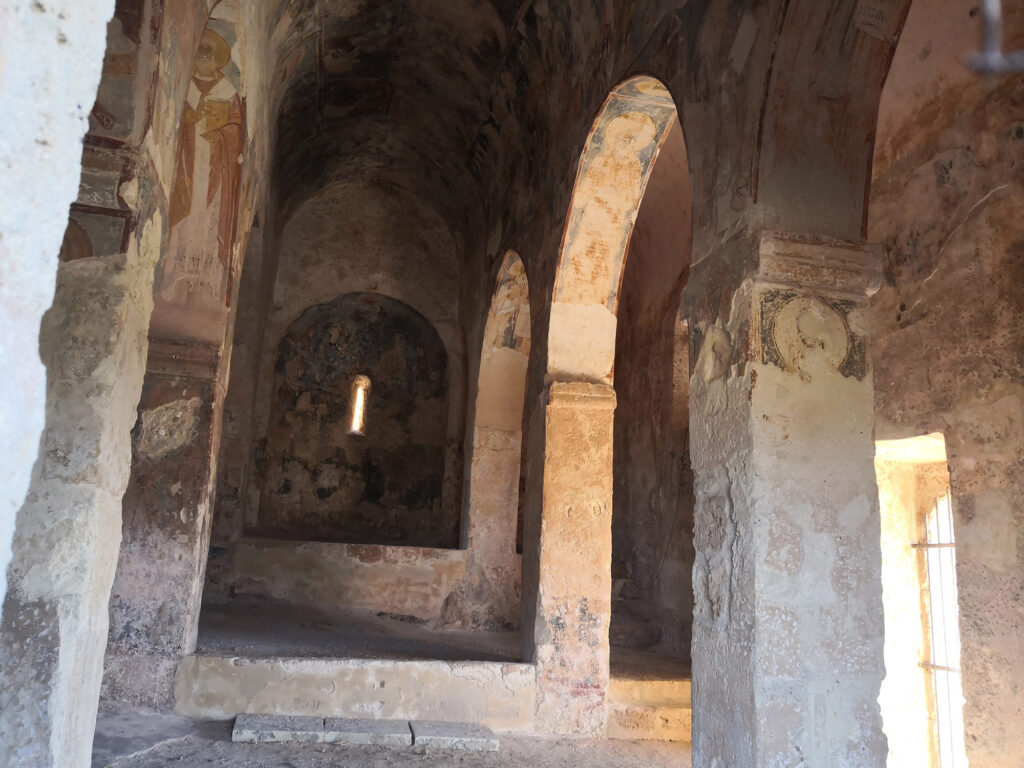 Panoramica interna dell'Abbazia di San Mauro