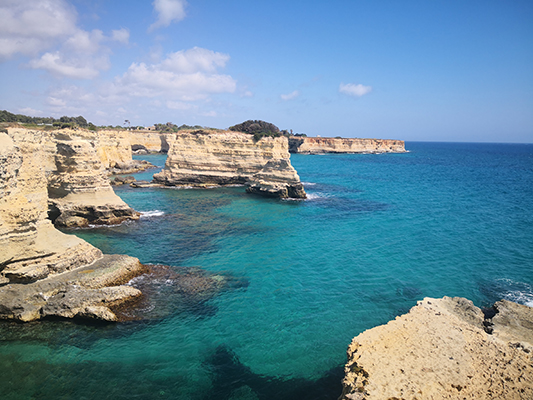 Vista sui faraglioni di Sant'Andrea nel Salento