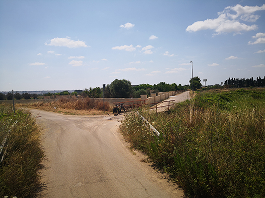 Direzione Parabita su viabilità secondaria